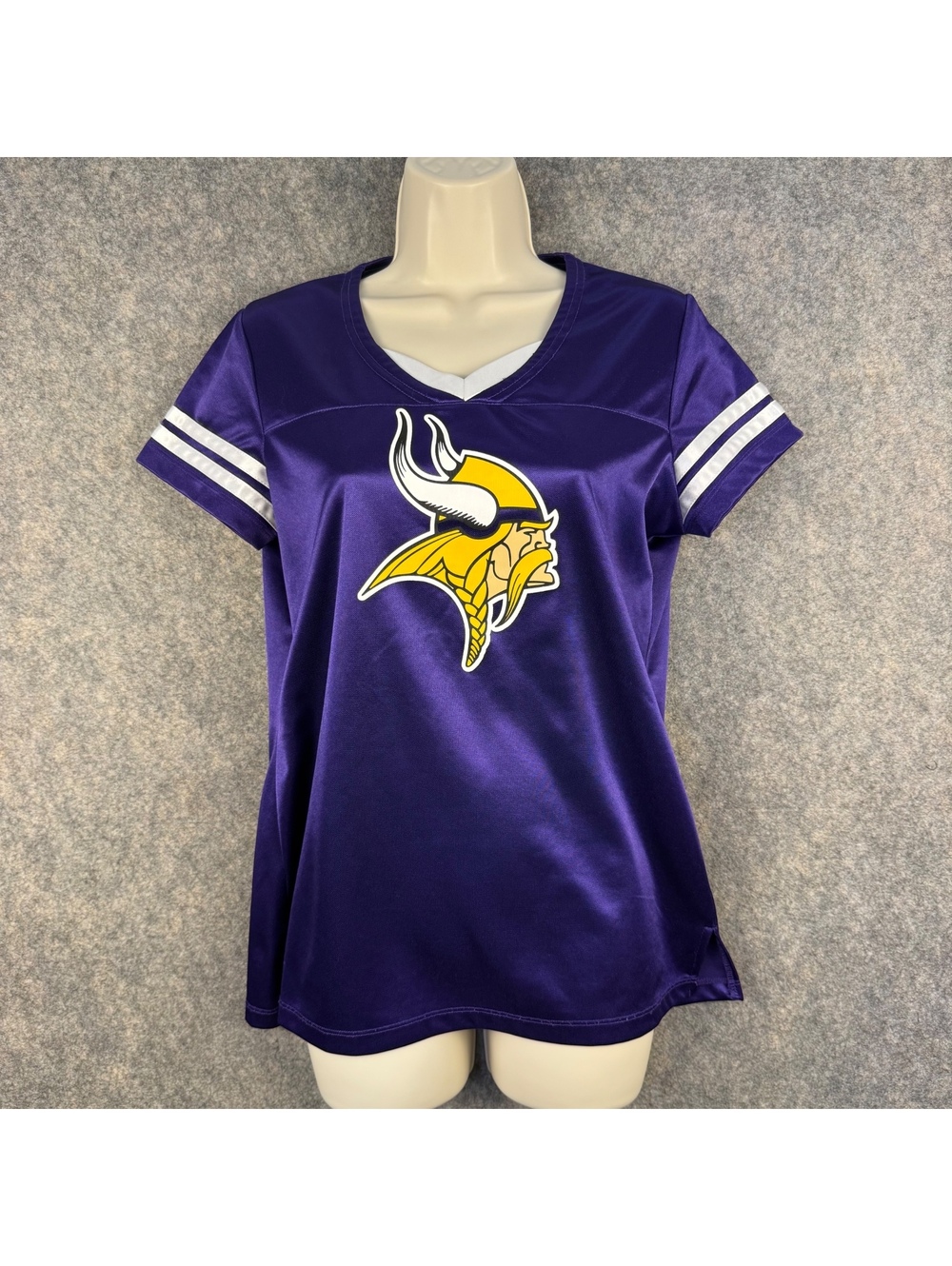 NFL Minnesota Vikings V Neck Shirt Purple White Gold Women Size Medium New 760